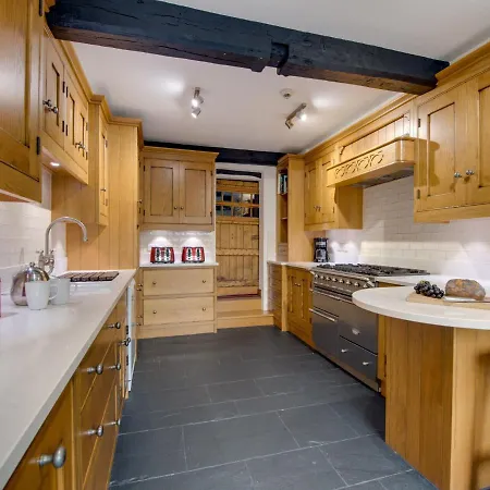 Sprawling Holiday In District With Garden Grasmere