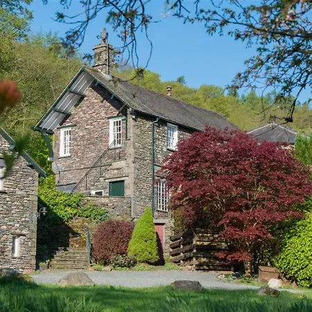 Nyaraló Sprawling Holiday In District With Garden Grasmere
